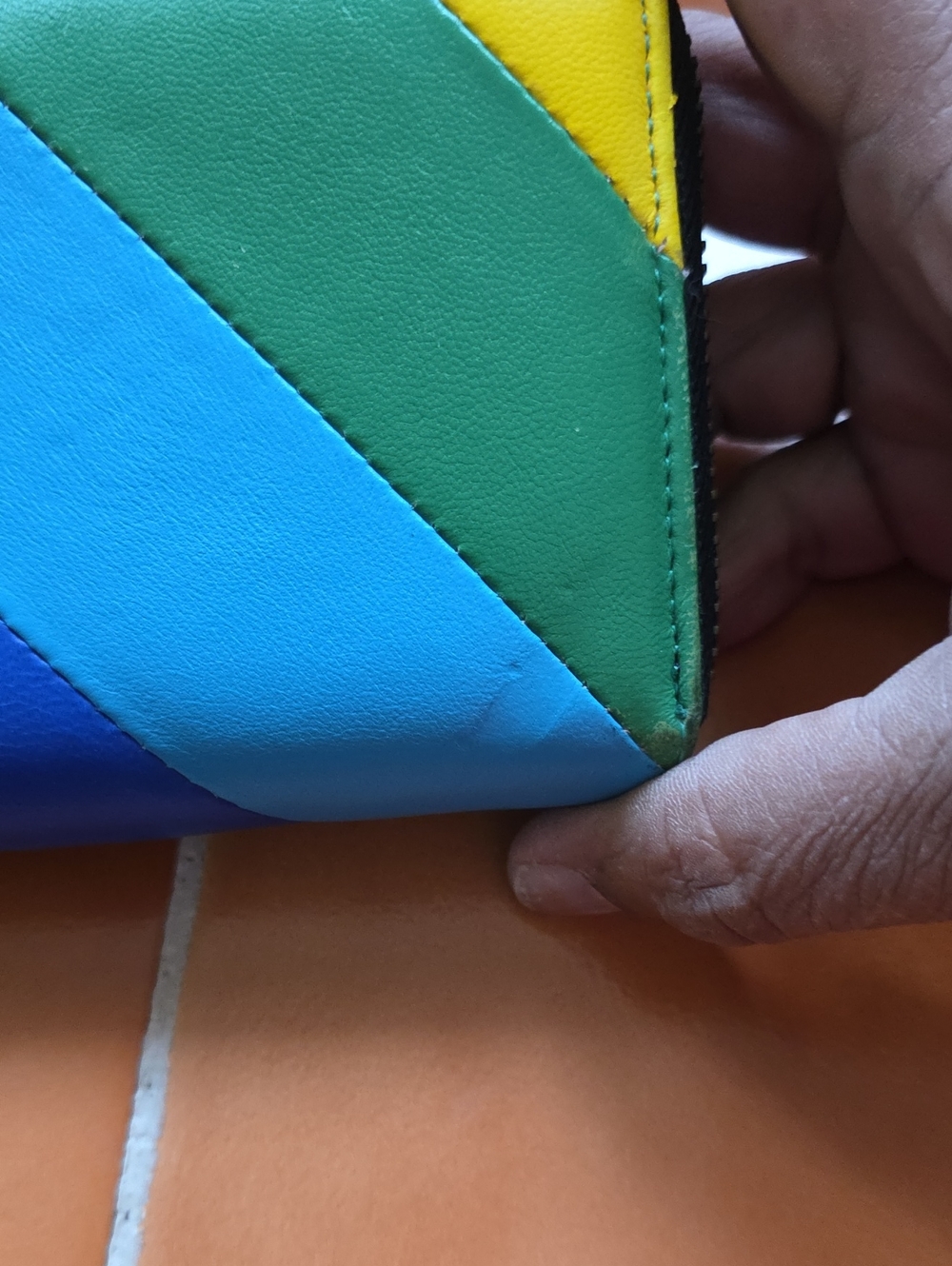KURT GEIGER MULTICOLOR WALLET GOOD USED CONDITION - Picture 7 of 9